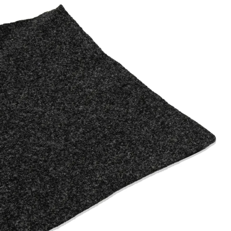 Filt til bekl�dning af kabinetter, paneler og hattehylder