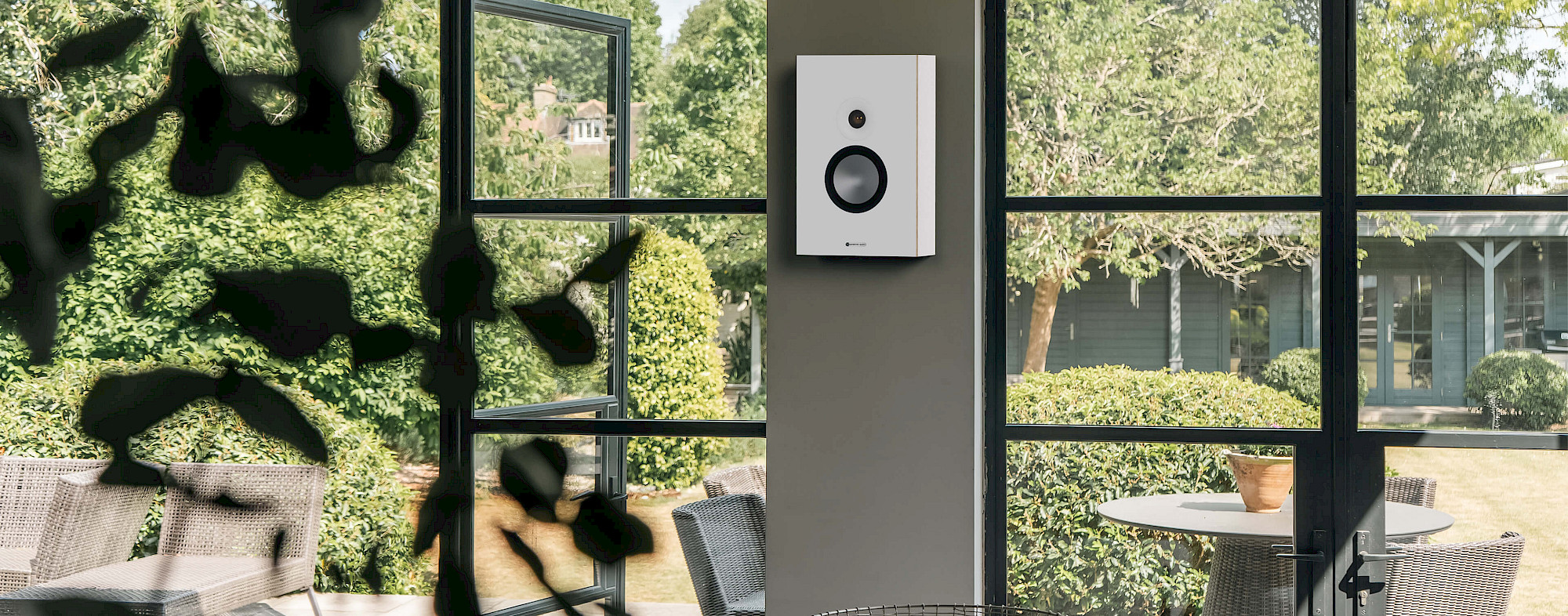 Bronze On-Wall 7G lifestyle