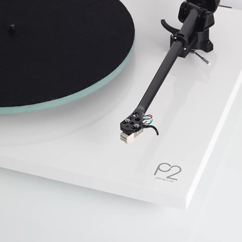 Rega Planar 2 hvid med Nd3 Pick-up