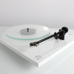 Rega Planar 2 hvid med Nd3 Pick-up