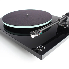 Rega Planar 2 sort med Carbon Pick-up