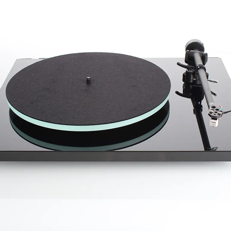 Rega Planar 2 sort med Carbon Pick-up