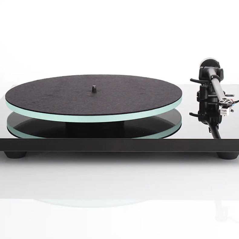 Rega Planar 2 sort med Carbon Pick-up