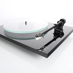 Rega Planar 2 sort med Carbon Pick-up