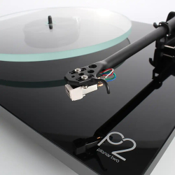 Rega Planar 2 sort med Carbon Pick-up
