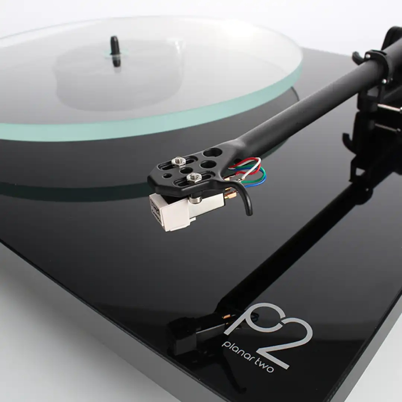 Rega Planar 2 sort med Carbon Pick-up