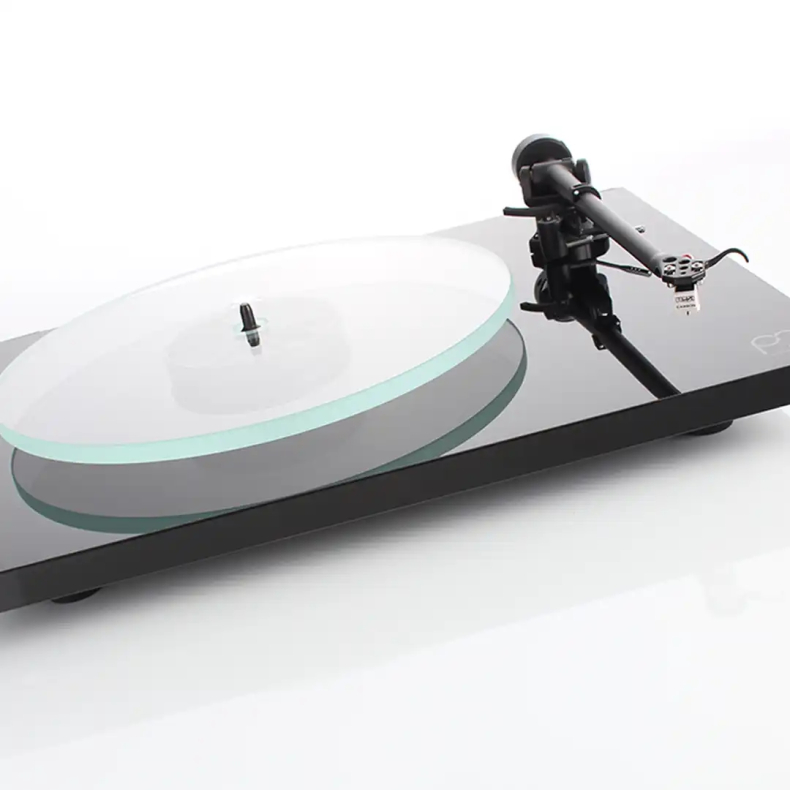 Rega Planar 2 sort med Carbon Pick-up
