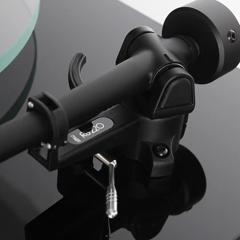 Rega Planar 2 sort med Carbon Pick-up