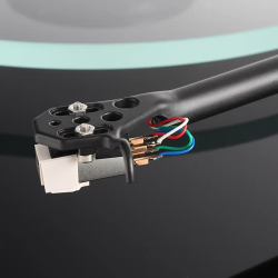 Rega Planar 2 sort med Carbon Pick-up