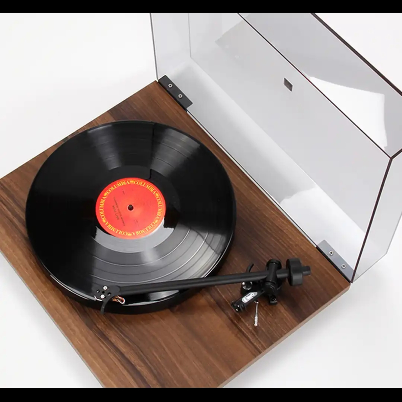 Rega Planar 1 hvid med Carbon Pick-up  