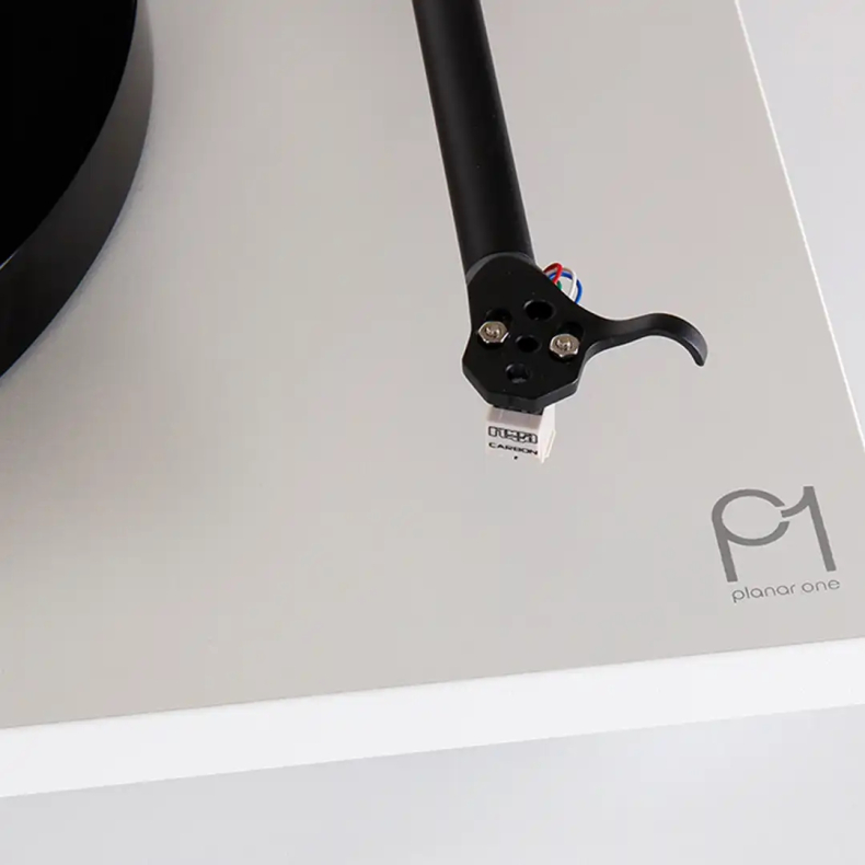 Rega Planar 1 hvid med Carbon Pick-up  