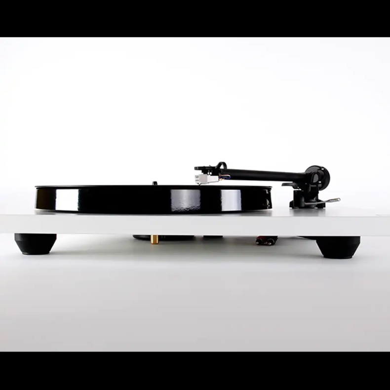 Rega Planar 1 hvid med Carbon Pick-up  