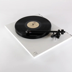 Rega Planar 1 hvid med Carbon Pick-up  