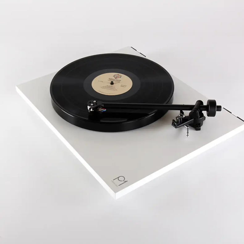 Rega Planar 1 hvid med Carbon Pick-up  