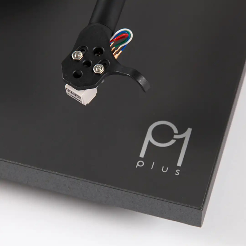 Rega Planar 1 PLUS (Med indbygget RIAA og Carbon Pick-up) sort
