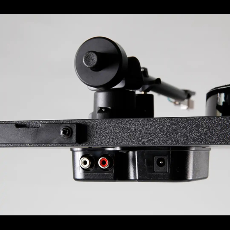 Rega Planar 1 PLUS (Med indbygget RIAA og Carbon Pick-up) sort