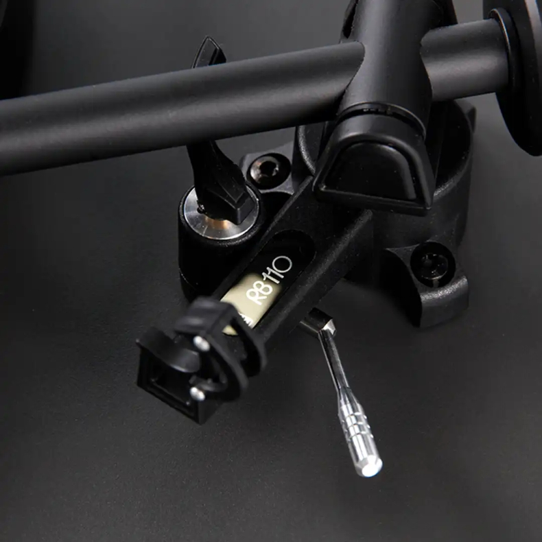 Rega Planar 1 PLUS (Med indbygget RIAA og Carbon Pick-up) sort