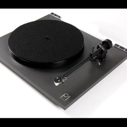 Rega Planar 1 PLUS (Med indbygget RIAA og Carbon Pick-up) sort