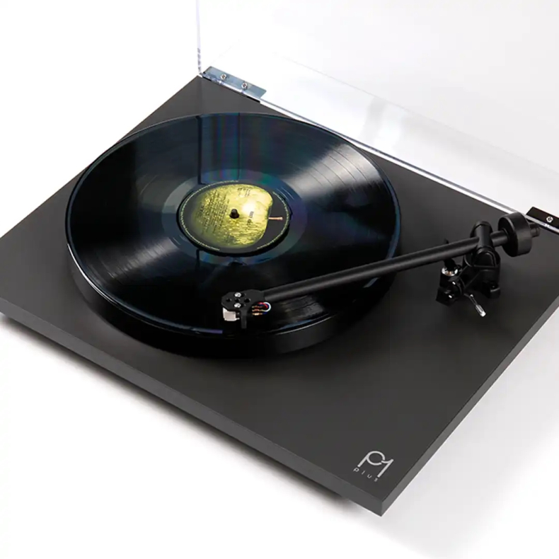 Rega Planar 1 PLUS (Med indbygget RIAA og Carbon Pick-up) sort