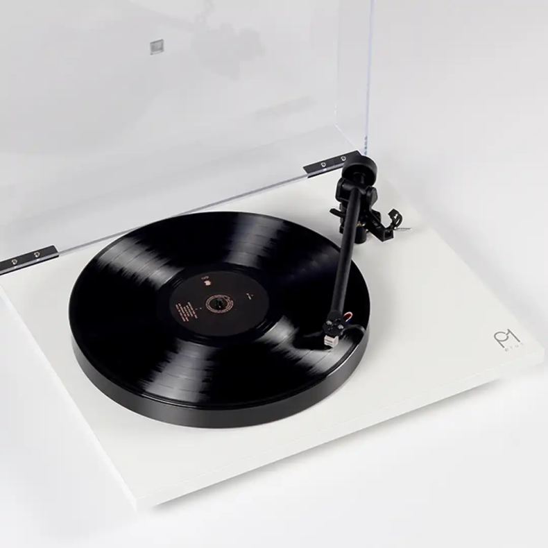 Rega Planar 1 PLUS (med indbygget RIAA og Carbon Pick-up) hvid 