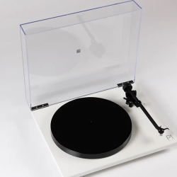 Rega Planar 1 PLUS (med indbygget RIAA og Carbon Pick-up) hvid 