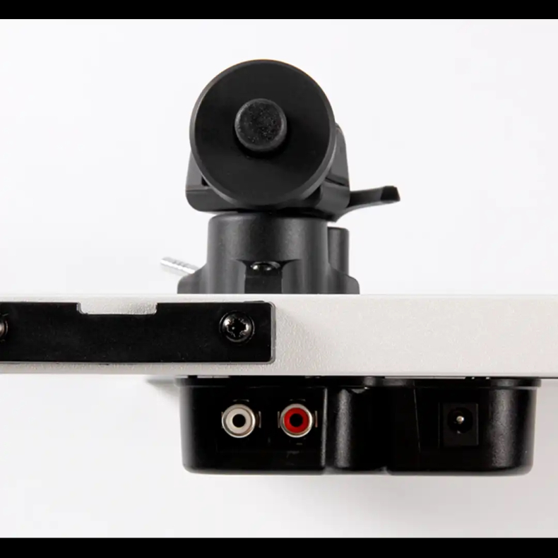 Rega Planar 1 PLUS (med indbygget RIAA og Carbon Pick-up) hvid 