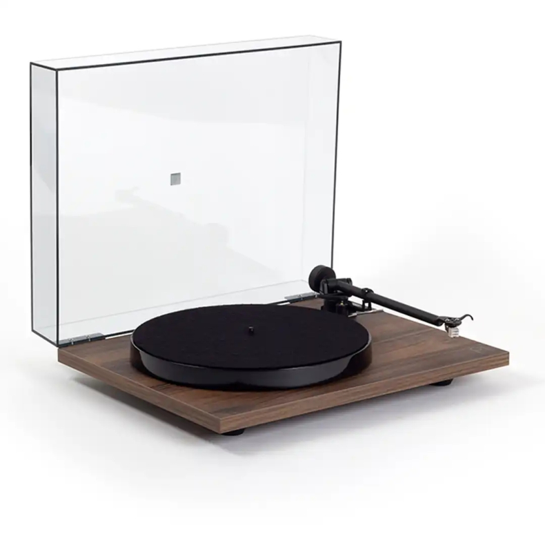 Rega Planar 1 PLUS (Med indbygget RIAA og Carbon Pick-up) Valn�d
