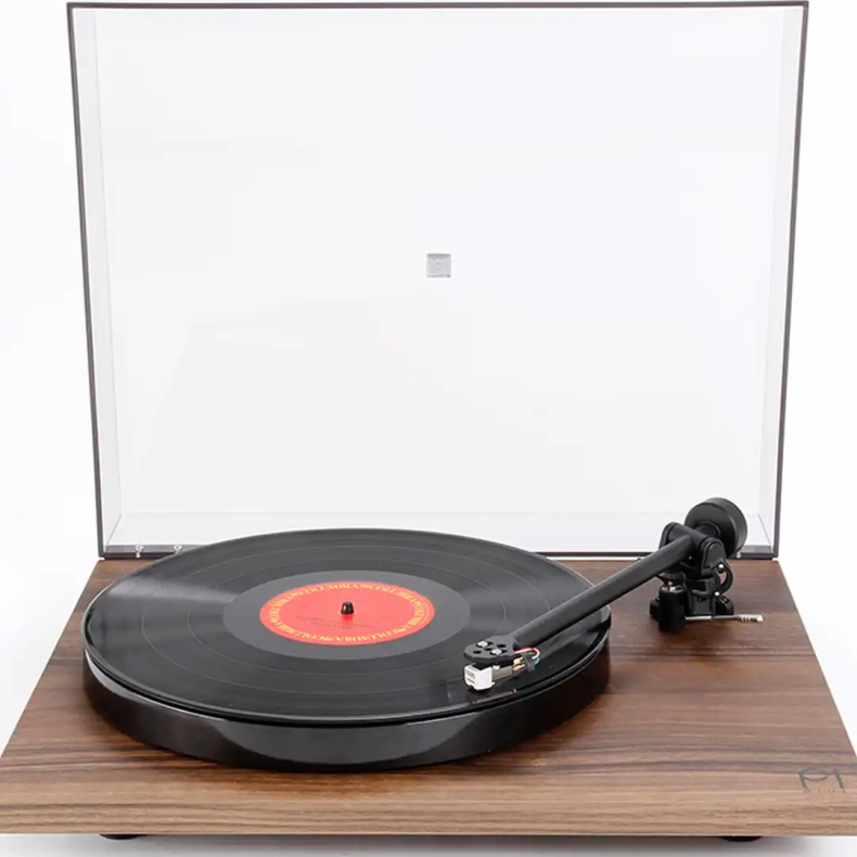 Rega Planar 1 PLUS (Med indbygget RIAA og Carbon Pick-up) Valn�d